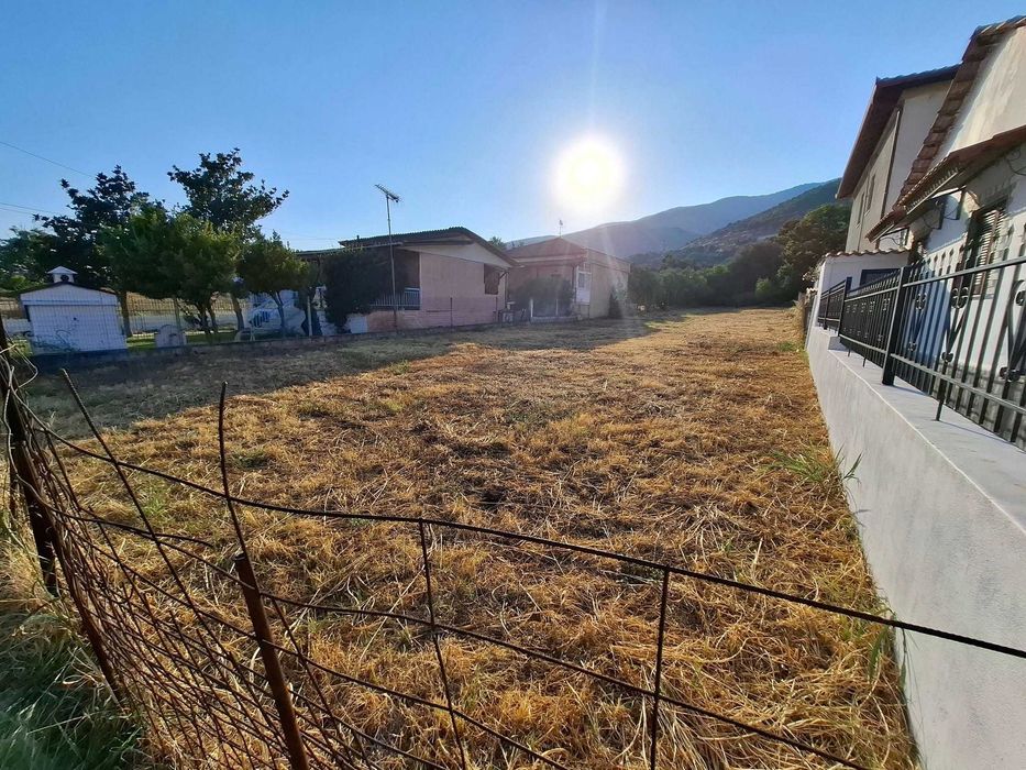 Продава се парцел с площ 1040 м2 в Аспровалта, Гърция