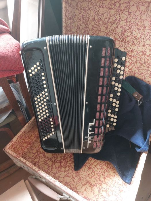 Баян ИСКРА в хорошем состоянии