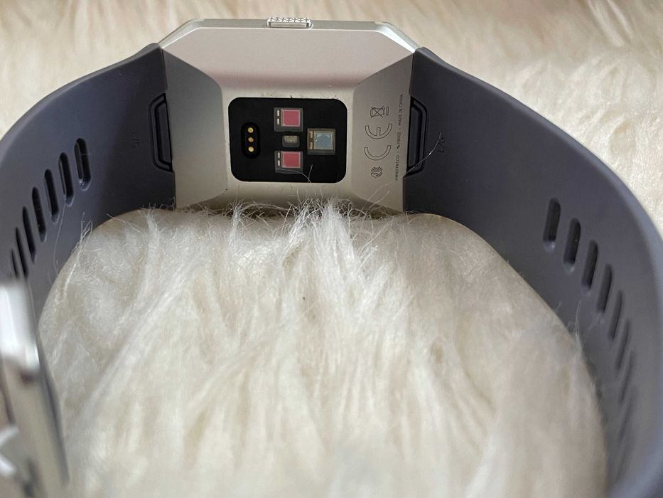 Ceas smartwatch Fitbit Ionic HR , GPS