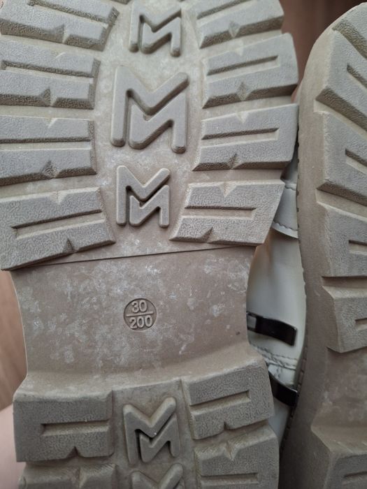 Продам обувь весенний девочке