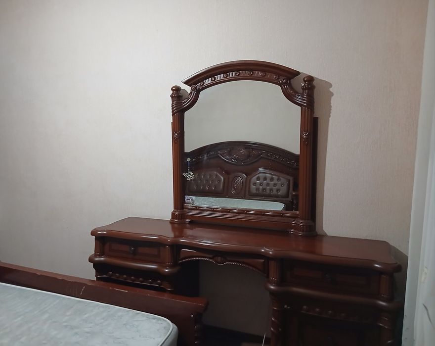 Продам спальный гарнитур