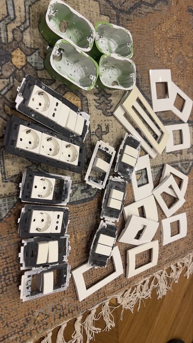 Lot aparataj modular (prize, întrerupătoare, rame, doze)