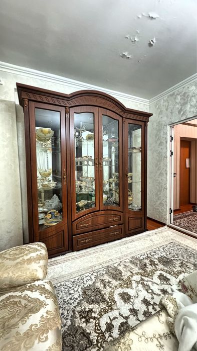 Стенка камот,ореховый  темно коричневый цвет,в идеальном состояние .