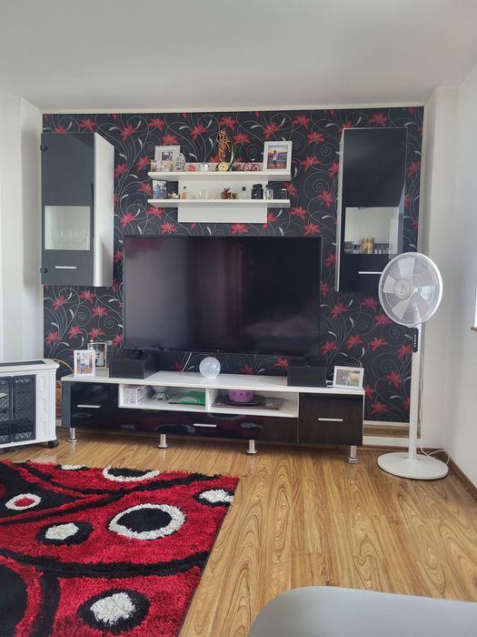 Mobilier living alb-negru