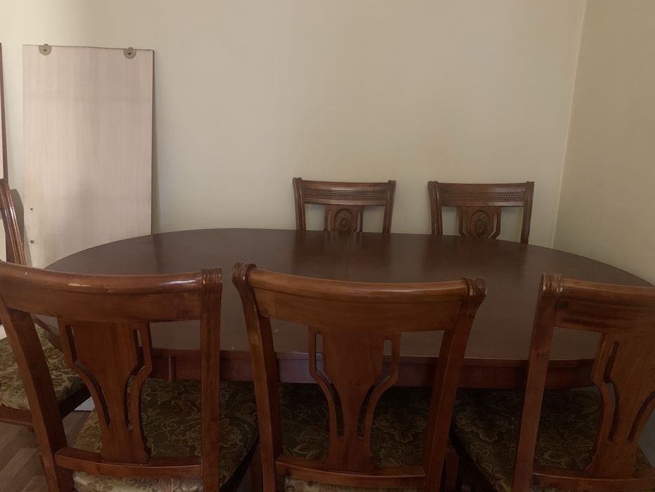 Стол со стульями