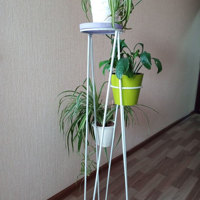 Стойка для цветов три места. Высота 130см.