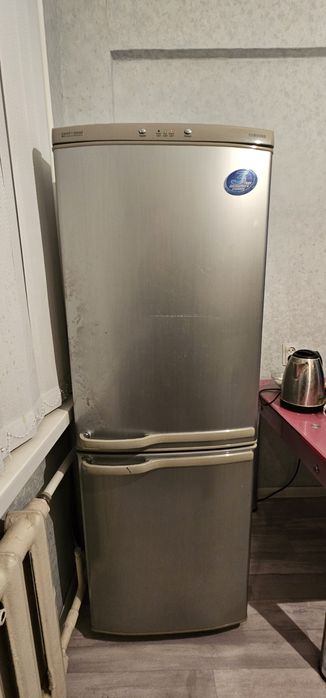 Холодильник Samsung