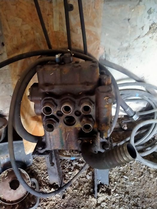 Продаются запчасти от экскаватора