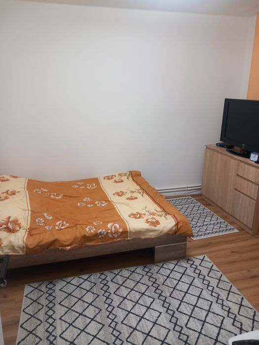 Vând apartament 2 camere Petroșani central