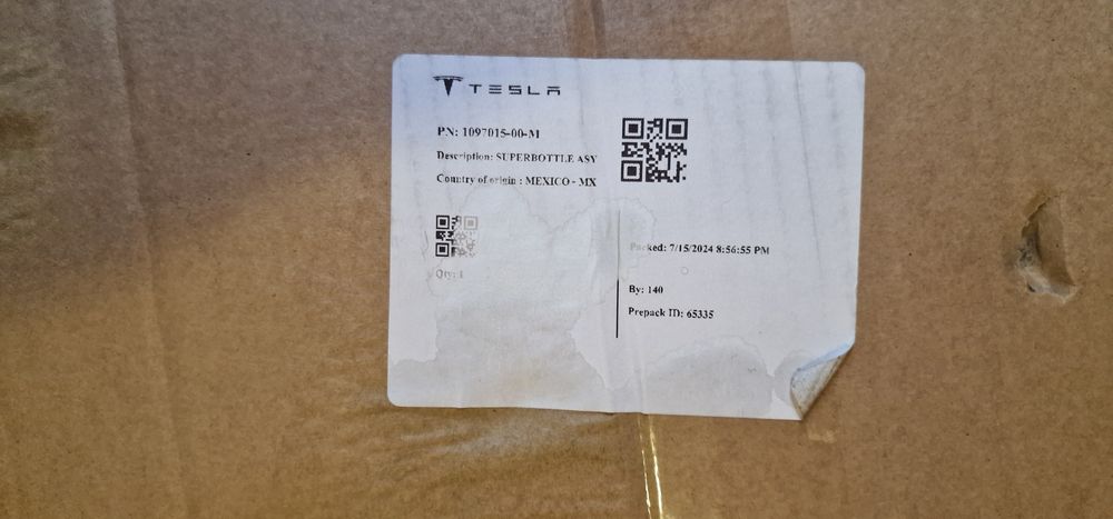 Охладителни казанче за Tesla Model 3 с водни помпи и охладител