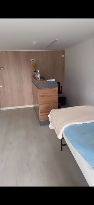 Кушетка в аренду в салоне
