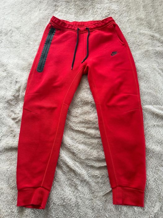 Pantaloni tech rosii