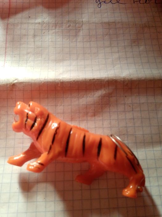 Продам брелки два новых один б/у