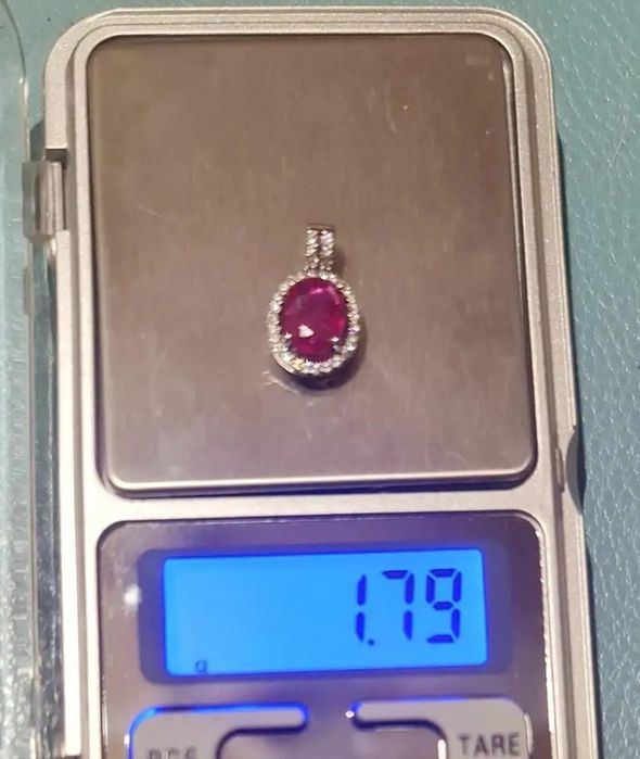 Сребърен комплект с натурален Рубин и циркони.Продават се и по отделно