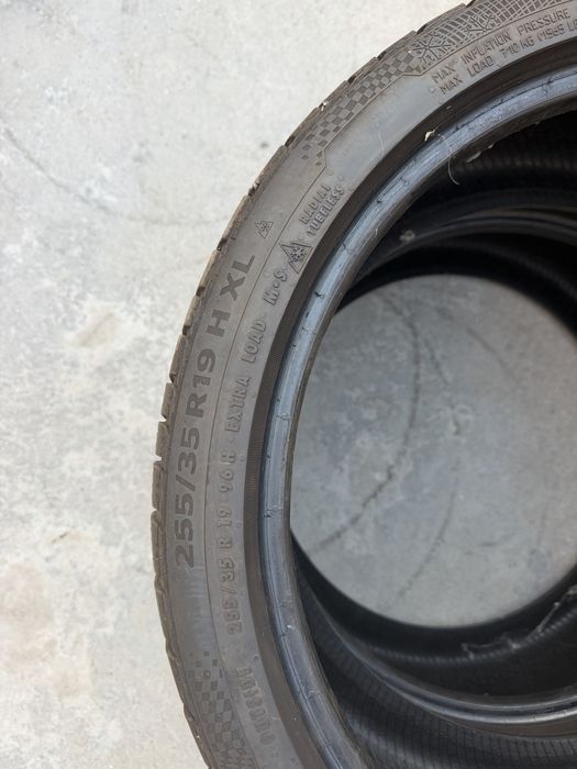 255 35 19 Continental Winter TS 860. DOT 1825