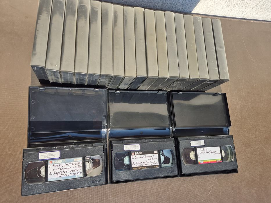 Vând Lot 21 casete video originale BASF de  180 minute cu filme diferite genuri