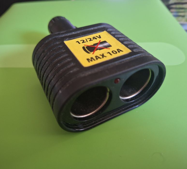 Incarcator auto, 2 porturi bricheta, 12 V / 24 V