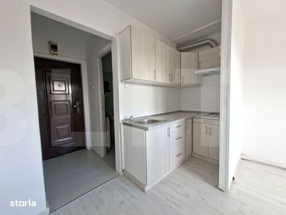 Garsoniera luminoasa cu bucatarie mobilata, renovata, zona Simeria