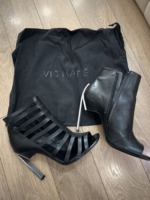 Сандали на висок ток