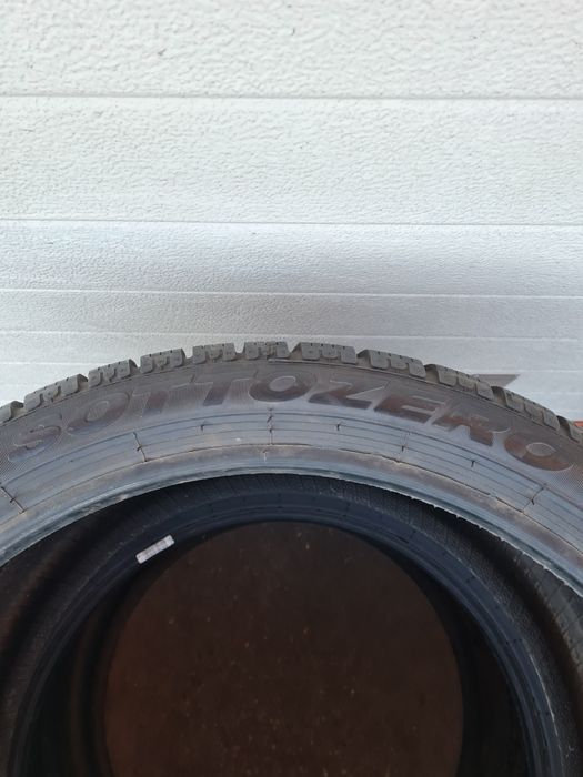 Зимни гуми 2 броя PIRELI SottoZero 295 30 R20 дот 4017