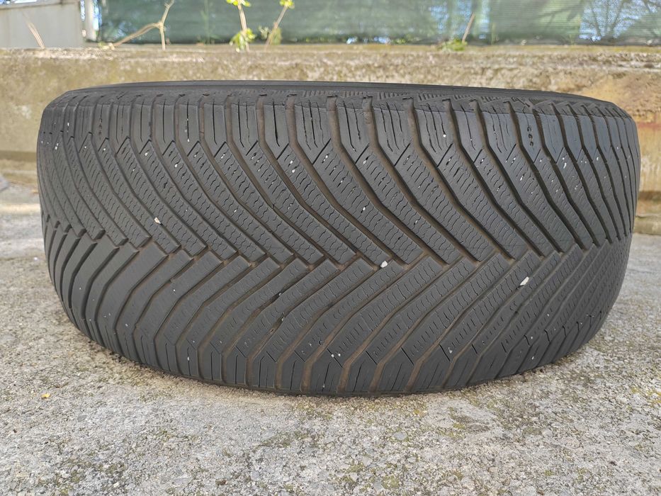 235/55/17 1бр.Michelin Зимна гума DOT 2324