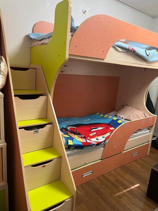 Продам 3х ярусную кровать