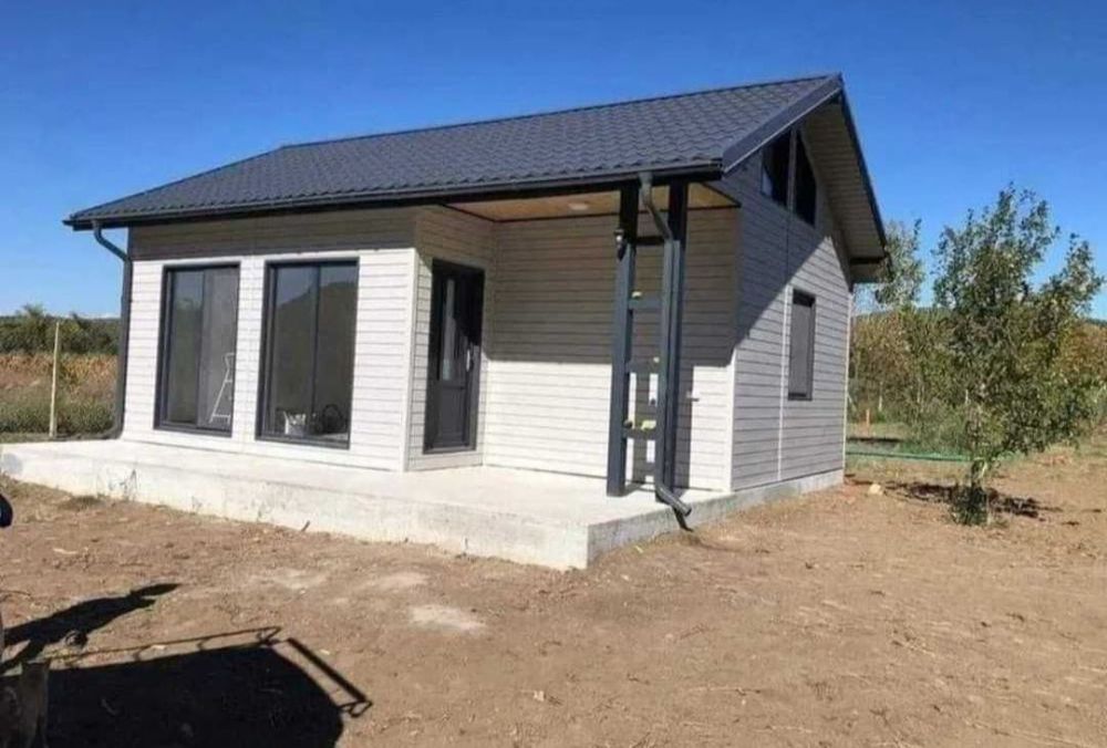 Vând căsuțe din structură metalică și panouri sandwich