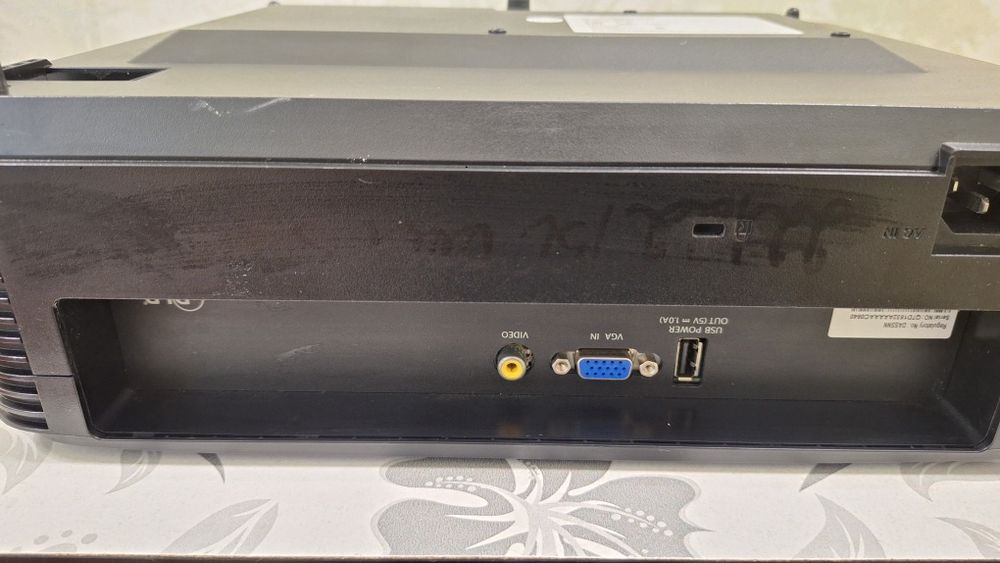 Proyektor,holati zo'r,muammosiz