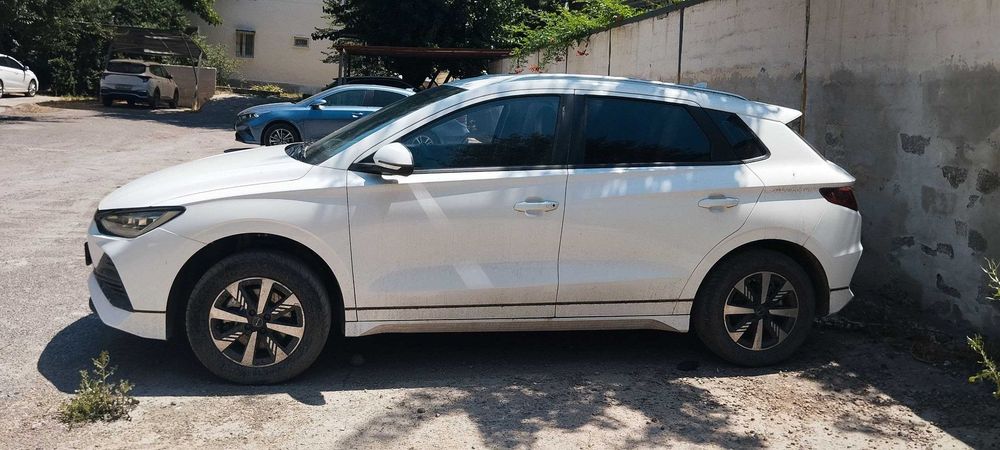 Продаётся автомобиль  BYD   e2