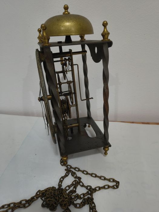 Ceas de perete cu pendul scheleton