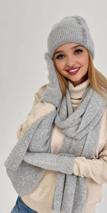 Шарфтар, шапкалар сатылады