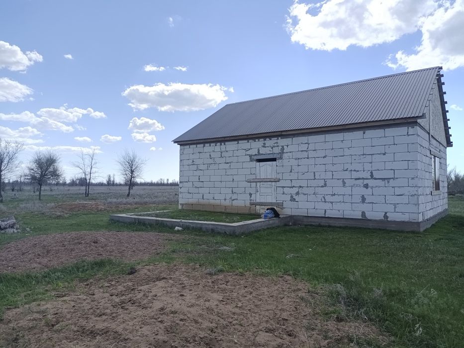 Продам не достроенный частный дом .