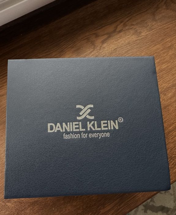 Часы женсий  Danel klein