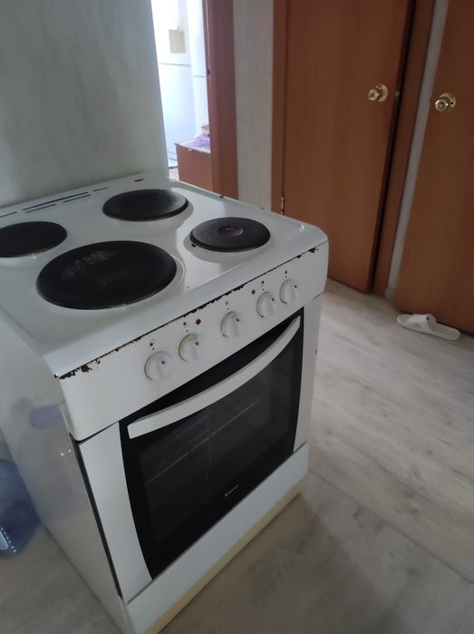Продам электро плиту Hansa