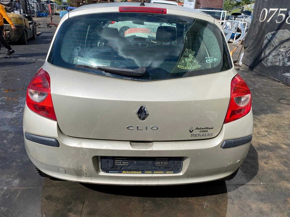 dezmembrez renault clio 3, 1.2i/usa fata clio/hayon/coloana volan clio