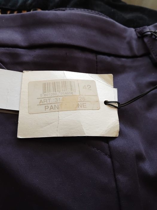 2 perechi pantaloni ,1 maglietă si un maiou