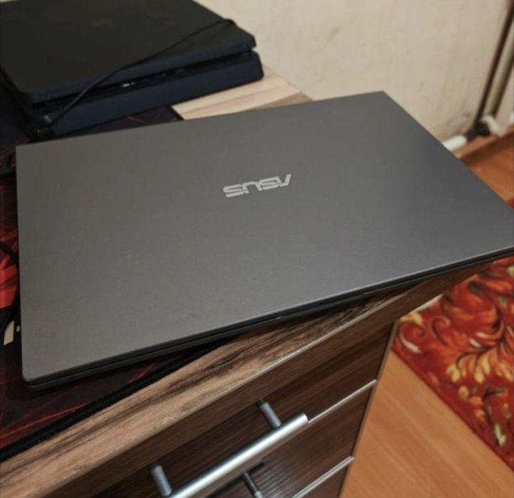Ноутбук Asus 2021 года