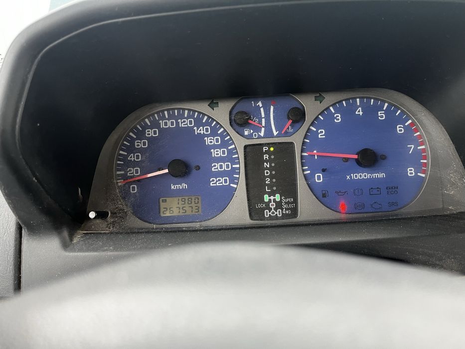 Vand masina mitsubishi pinin