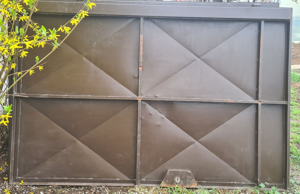 Метални гаражни врати