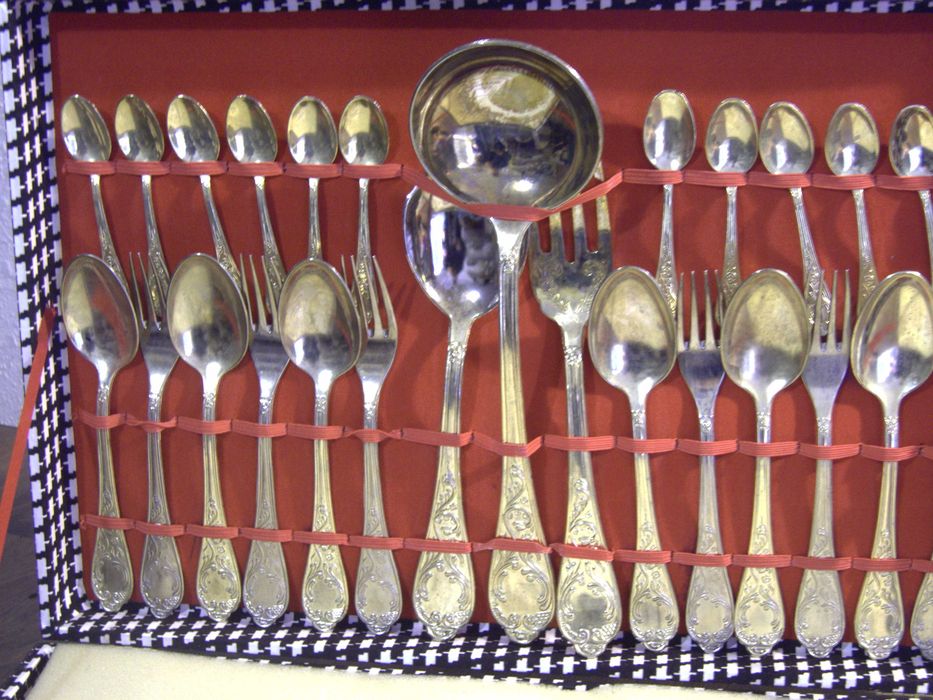 Tacamuri placate cu aur, in ambalaj original. (Set 12 persoane)