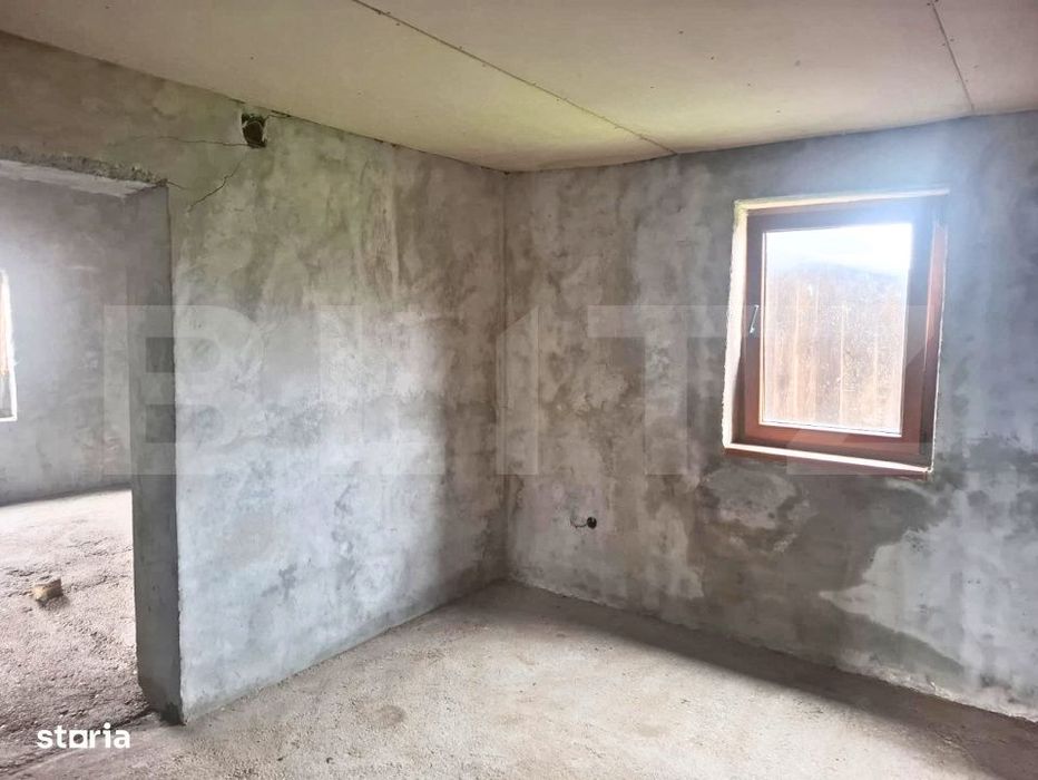 Casa (la rosu) + teren 2522 mp – ideala pentru personalizare - Cost