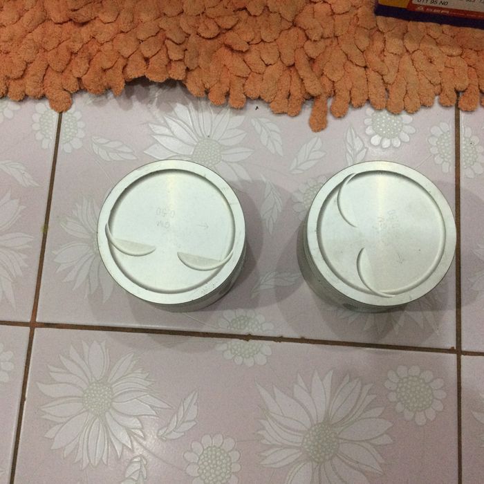 Продам поршня на Опель
