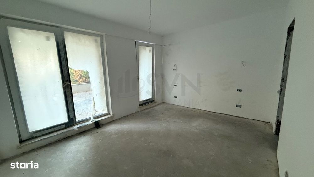 Apartament 4 Camere de Vanzare