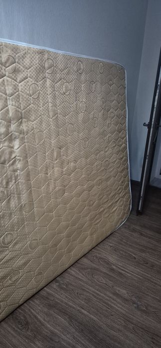 Продам матрас в хорошем состоянии