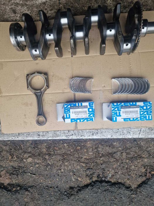 Продавам колянов вал за Мазда 2,2 Скайактив с лагери и биела 1 брой