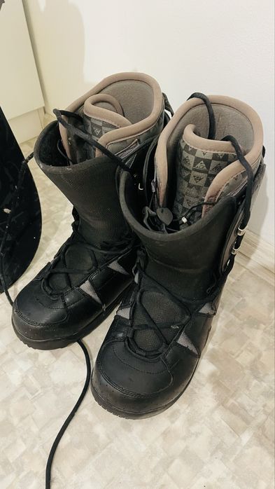 Сноуборд с креплениями