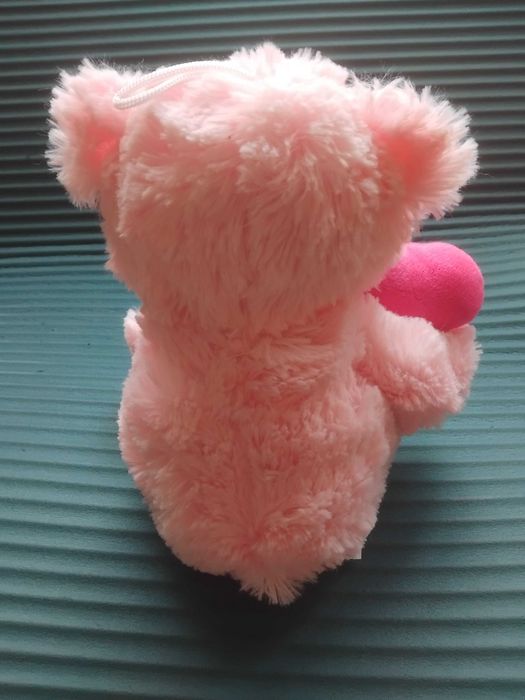 Плюшено мече със сърце