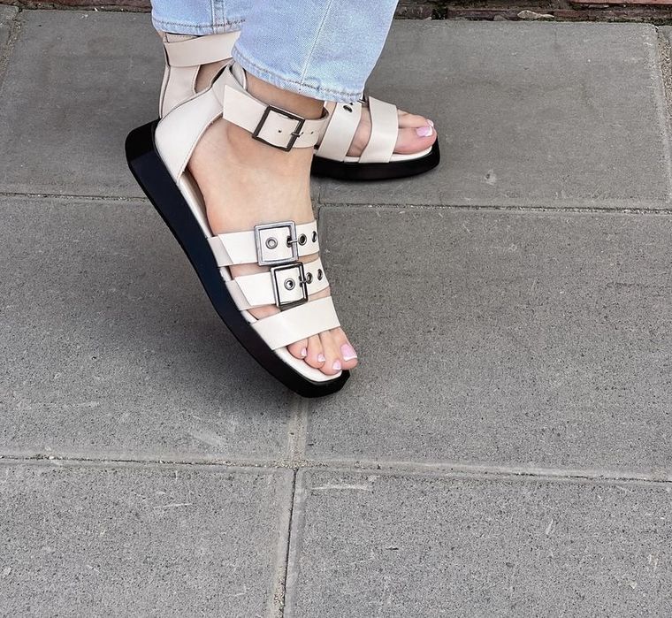 Продам кожаные сандалии