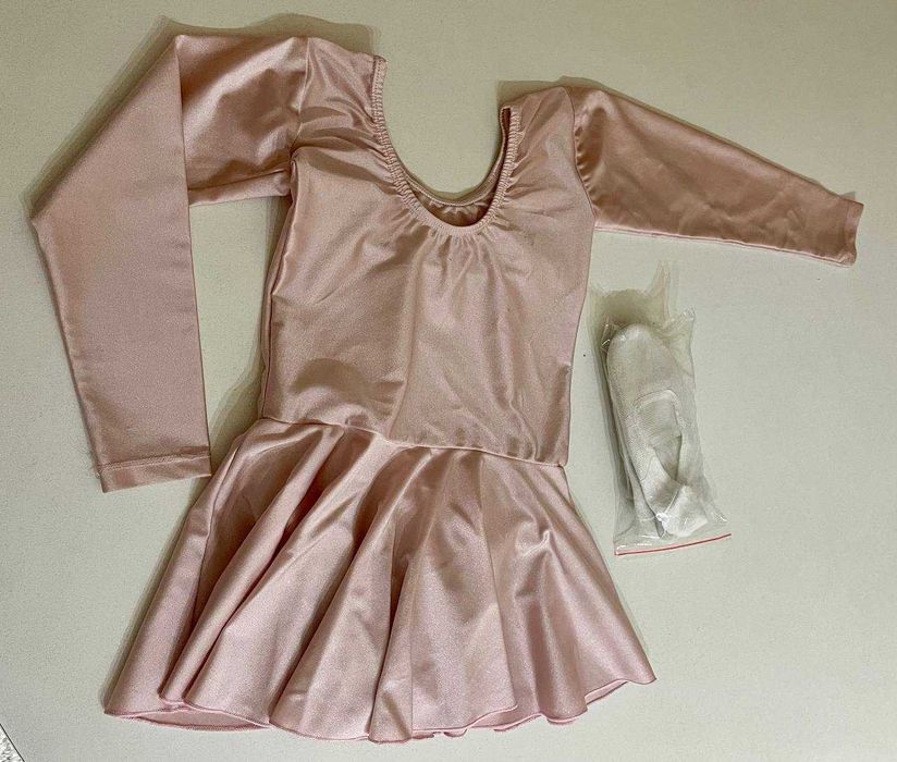 Гимнастический купальник и чешки