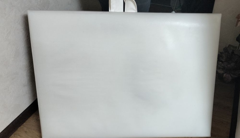 Продам кушетку .